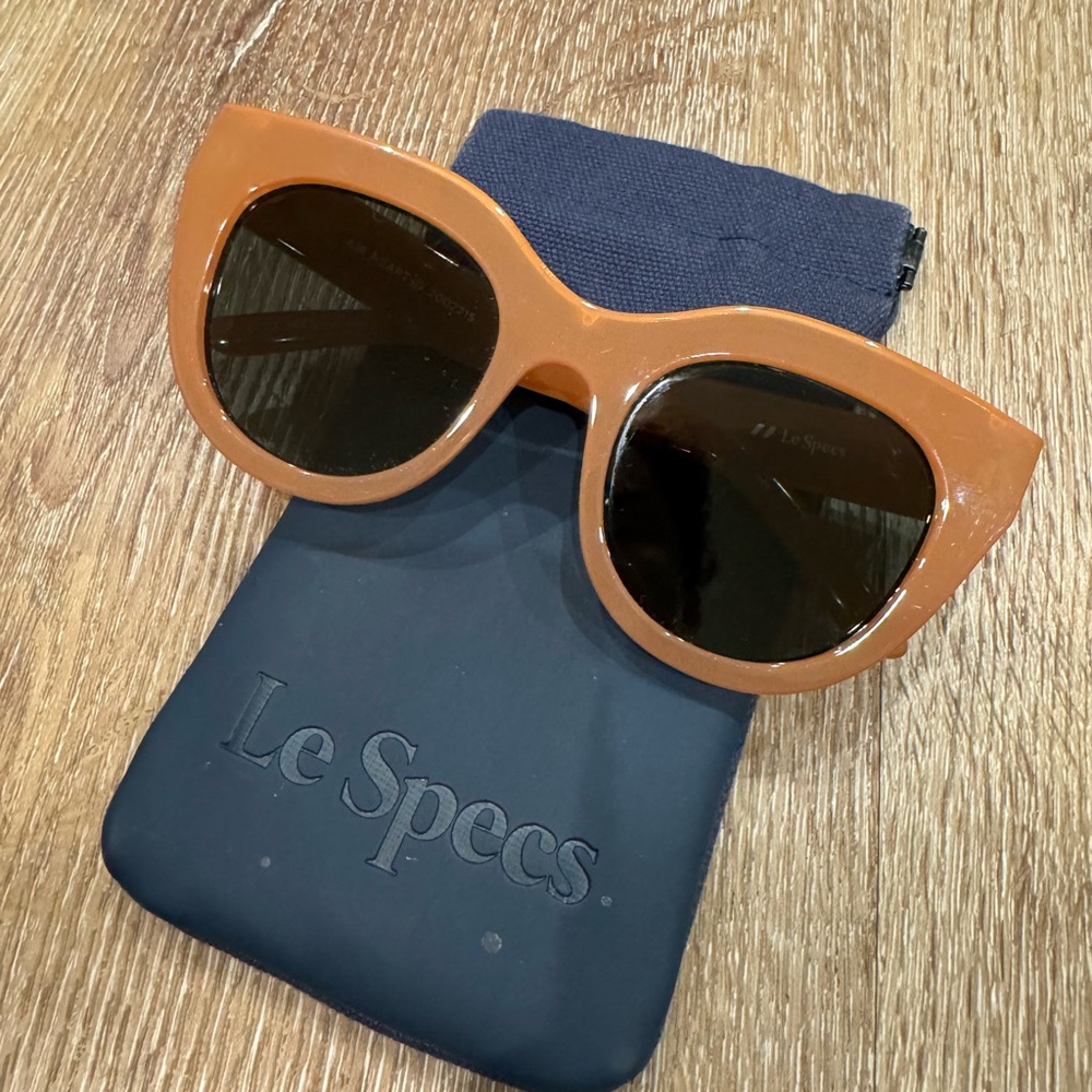 Le Specs Air Heart in Caramel